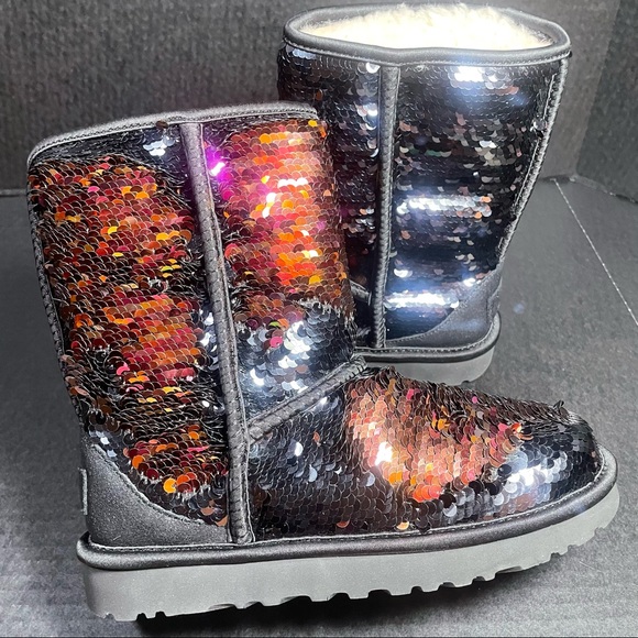 BNWOB UGG BLACK SHIFTING SEQUINS BOOT 6M PRICE FIRM!! - Picture 9 of 13